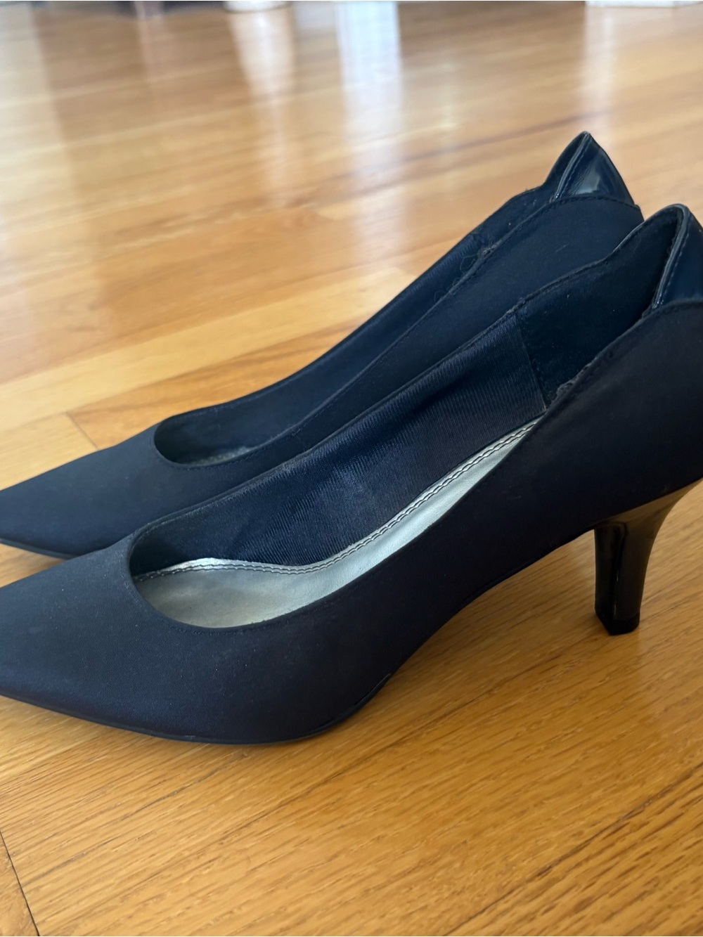 Life Stride Navy Pointed-Toe Mid Heel Pumps